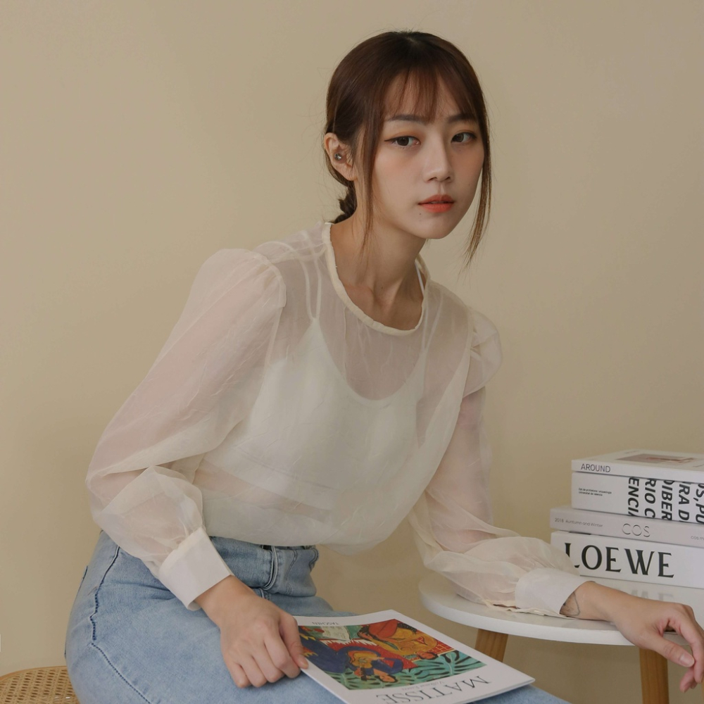 【Our Studio】溫柔透肌澎澎袖上衣 杏色(現貨)