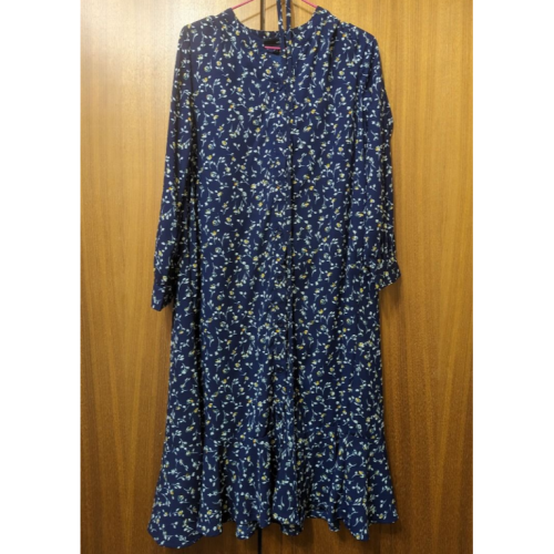 H：CONNECT 連身裙 碎花長裙 深藍 穿著 連身裙 附綁帶 腰身 滿版 碎花 洋裝 長裙 連身