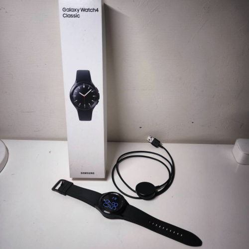 Samsung Galaxy Watch4 Classic 黑色，42mm